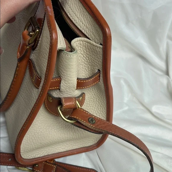 Dooney & Bourke Vintage Cream and Brown Shoulder Bag and Matching Wallet - Picture 11 of 16